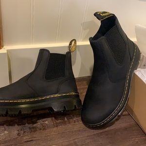 Brand new Dr. Martens Chelsea Boots. Never worn! Black size 8
